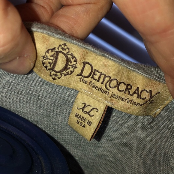 Long sleeve tee, size XL - Picture 3 of 4